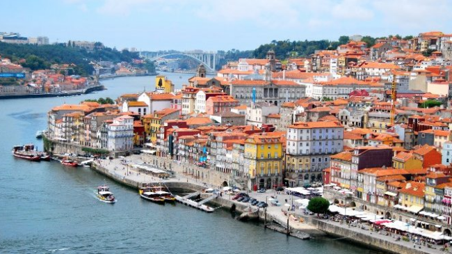 Los bares se hicieron para esperar