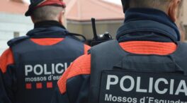 Los Mossos buscan a un hombre por amputar la mano de su pareja en Barcelona