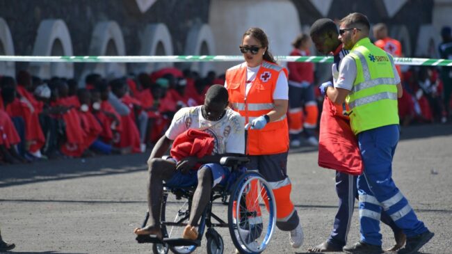 Canarias anuncia el refuerzo sanitario en El Hierro ante la llegada de inmigrantes