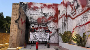 Activistas de Futuro Vegetal arrojan pintura a la vivienda de Messi en Ibiza