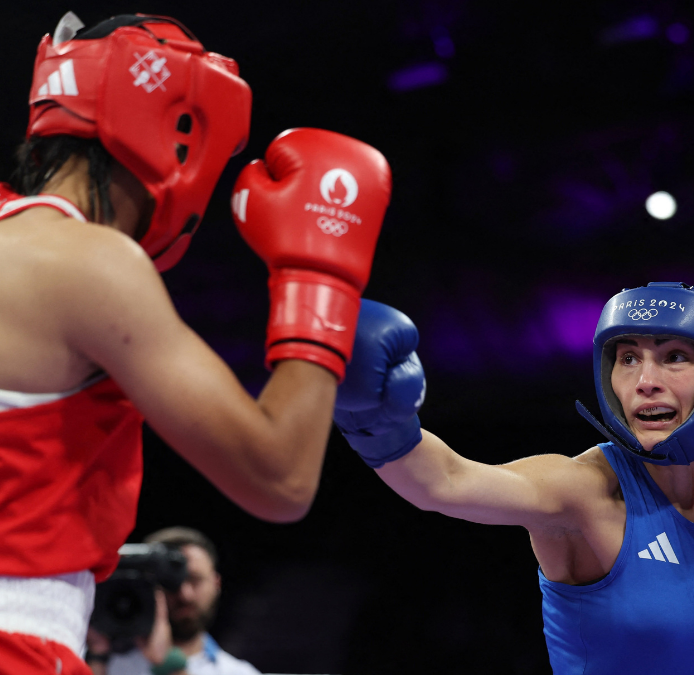 Una boxeadora italiana renuncia a un combate en París con una púgil transgénero argelina