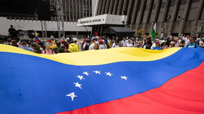 Denuncian la imputación por delitos de terrorismo a cuatro periodistas en Venezuela