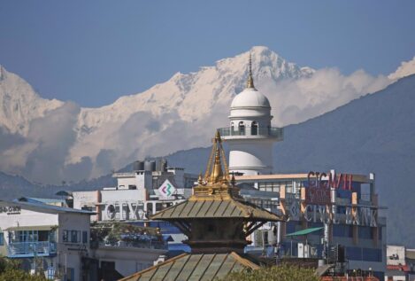 Retoman con la ayuda de buzos la búsqueda de la turista española desaparecida en Nepal