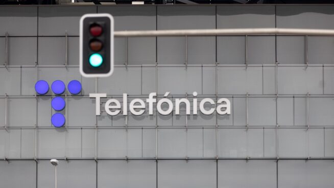 Telefónica y Vodafone cierran el pacto para su nueva sociedad conjunta de fibra