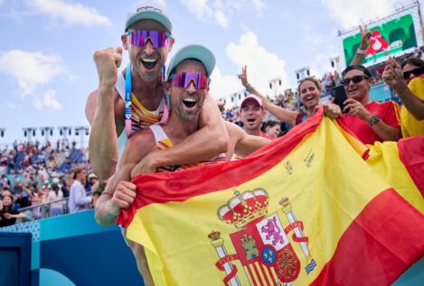 Pablo Herrera y Adrián Gavira consiguen meterse en octavos de voley-playa