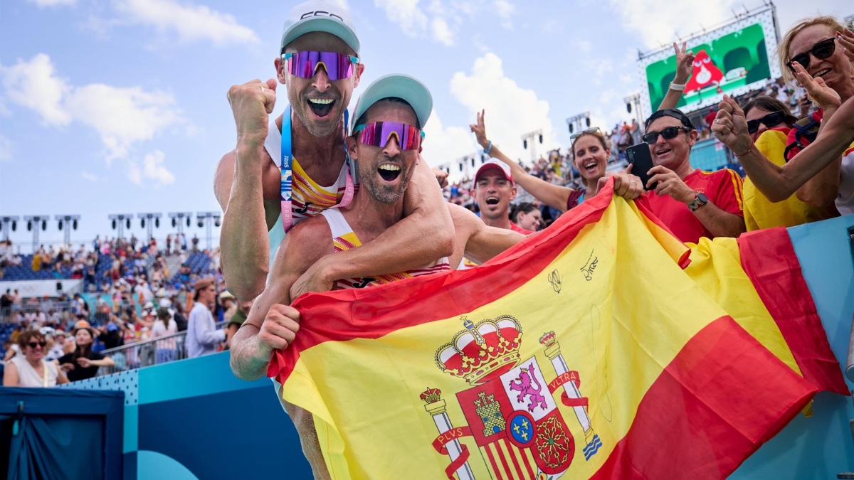 Pablo Herrera y Adrián Gavira consiguen meterse en octavos de voley-playa