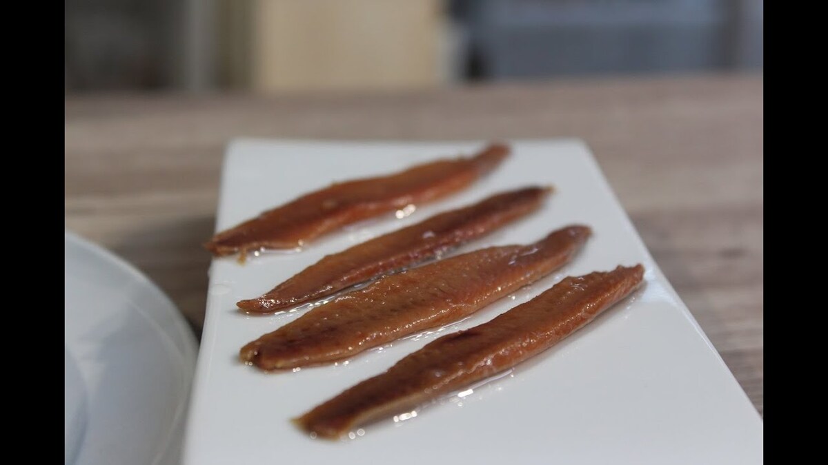 Cómo se preparan las latas de conserva de anchoas del Cantábrico