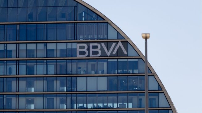 BBVA se impone a Santander y se adjudica los servicios de cuentas bancarias de Muface