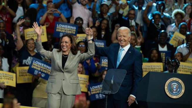 Biden alaba a Harris en su primer mitin juntos: «Será una extraordinaria presidenta»