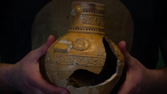 La botella que nos protege de las brujas