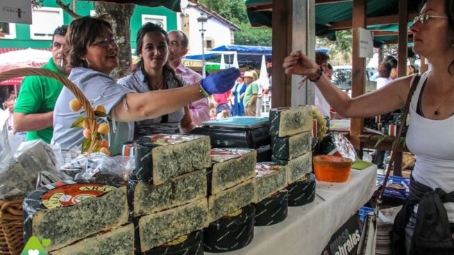 Asturias invierte casi 200.000 euros para impulsar la producción de queso cabrales