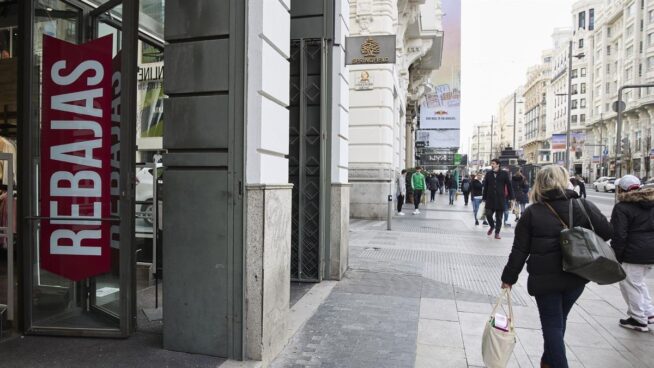 Las ventas del comercio minorista volvieron en julio a tasas positivas tras subir un 2,8%