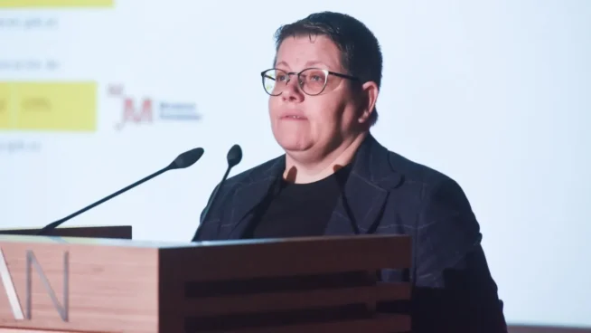 Un juez investiga a la exdirectora del Instituto de las Mujeres por los contratos de 'puntos violeta'