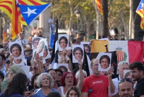 Protesta de Vox contra la llegada de Puigdemont en Barcelona