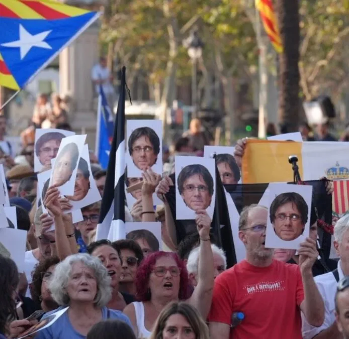 Protesta de Vox contra la llegada de Puigdemont en Barcelona