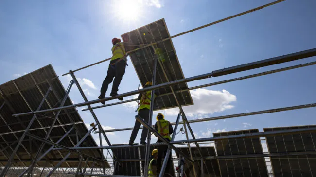 Australia embargará 469 millones en activos españoles por la deuda de las renovables