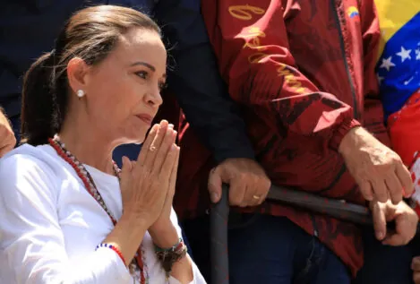 Corina Machado urge a las Fuerzas Armadas a impedir «el golpe de Estado» dado por Maduro