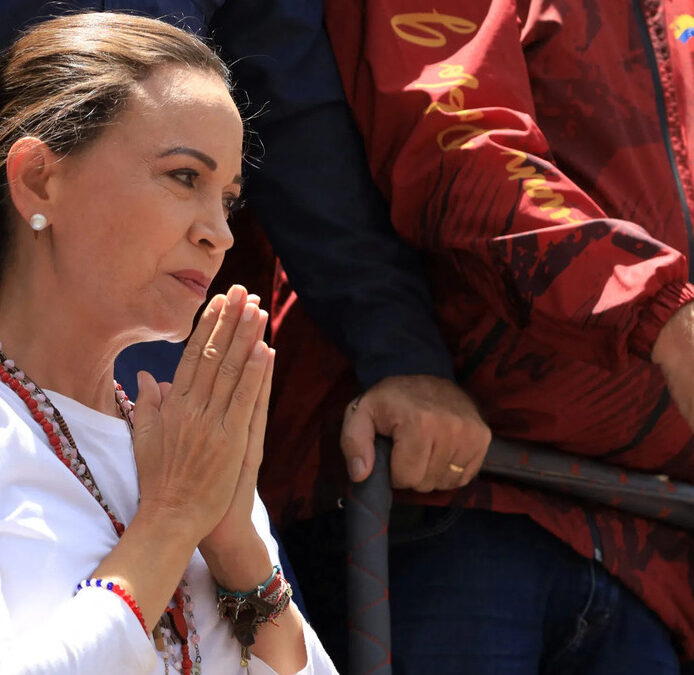 Corina Machado urge a las Fuerzas Armadas a impedir «el golpe de Estado» dado por Maduro