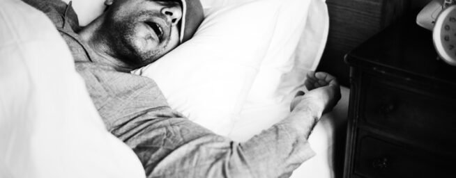 Esto es lo que dice un estudio sobre dormir unas horas de más durante el fin de semana