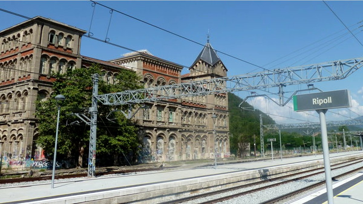 Detenido por besar a una menor de edad mientras dormía en la estación de Ripoll