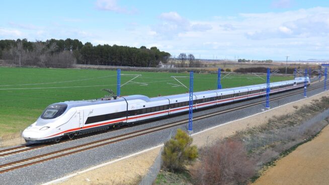 Una nueva avería en un tren Avril provoca retrasos en la línea que une Galicia y Madrid