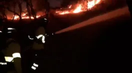 Desalojadas 500 personas por el incendio forestal de Andújar (Jaén), que afecta a 700 hectáreas