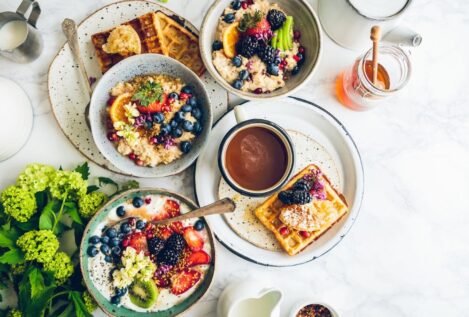 Los alimentos que debes incluir en tu desayuno, según una cardióloga, ni tostadas ni leche