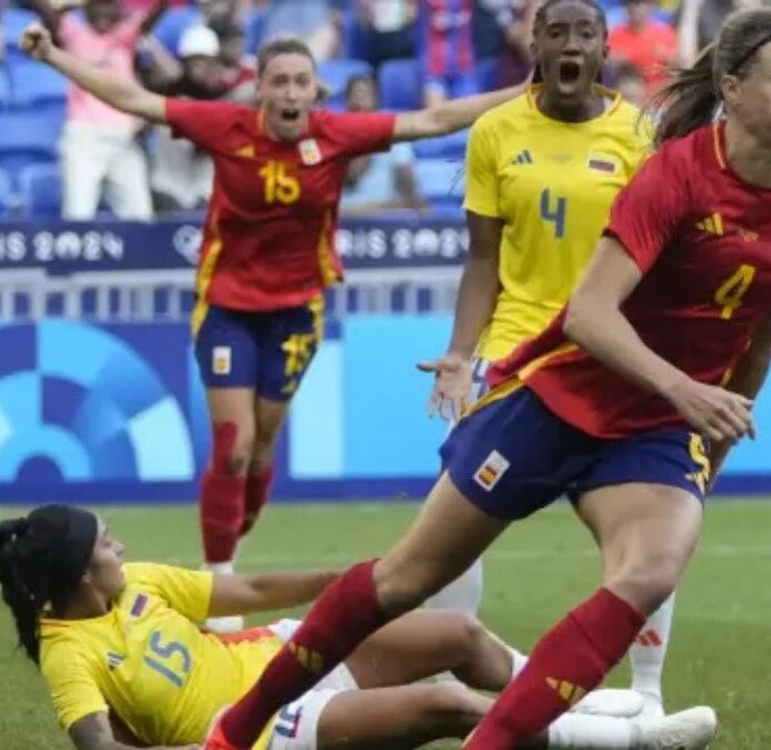 España gana en penaltis a Colombia y se mete en semifinales de fútbol femenino