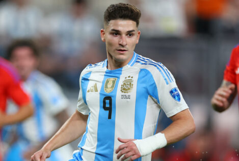 El Atlético de Madrid anuncia el fichaje del delantero internacional argentino Julián Álvarez