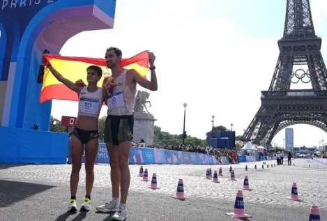 España logra su segundo oro en París al vencer en la maratón de relevos mixtos de marcha