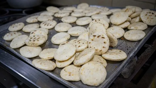 Cómo hacer las verdaderas arepas venezolanas