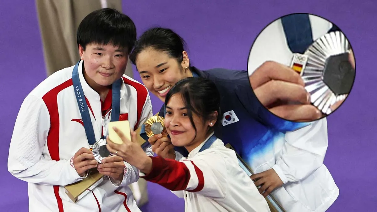 El bonito gesto de la rival de Carolina Marín con una bandera de España al recoger su medalla