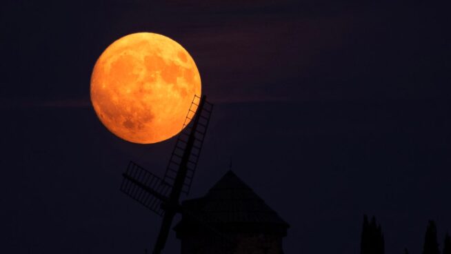 Las mejores imágenes de la luna de esturión a su paso por España