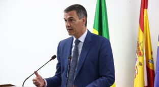 Sánchez califica ahora de «imprescindible» la expulsión de inmigrantes irregulares