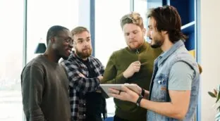 La mejor manera de tratar con personas difíciles, según un experto