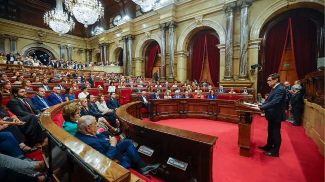 La investidura de Salvador Illa (PSC), en directo | Illa exige la aplicación «ágil y sin subterfugios» de la amnistía durante su discurso