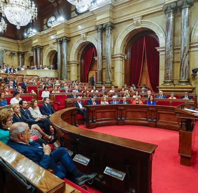 La investidura de Salvador Illa (PSC), en directo | Illa exige la aplicación «ágil y sin subterfugios» de la amnistía durante su discurso