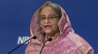 La primera ministra de Bangladesh dimite y abandona el país ante las fuertes protestas