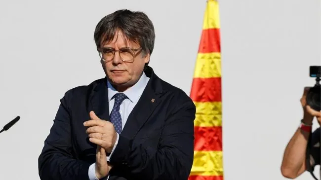 La Policía deja escapar a Puigdemont de nuevo tras dar un mitin en Barcelona