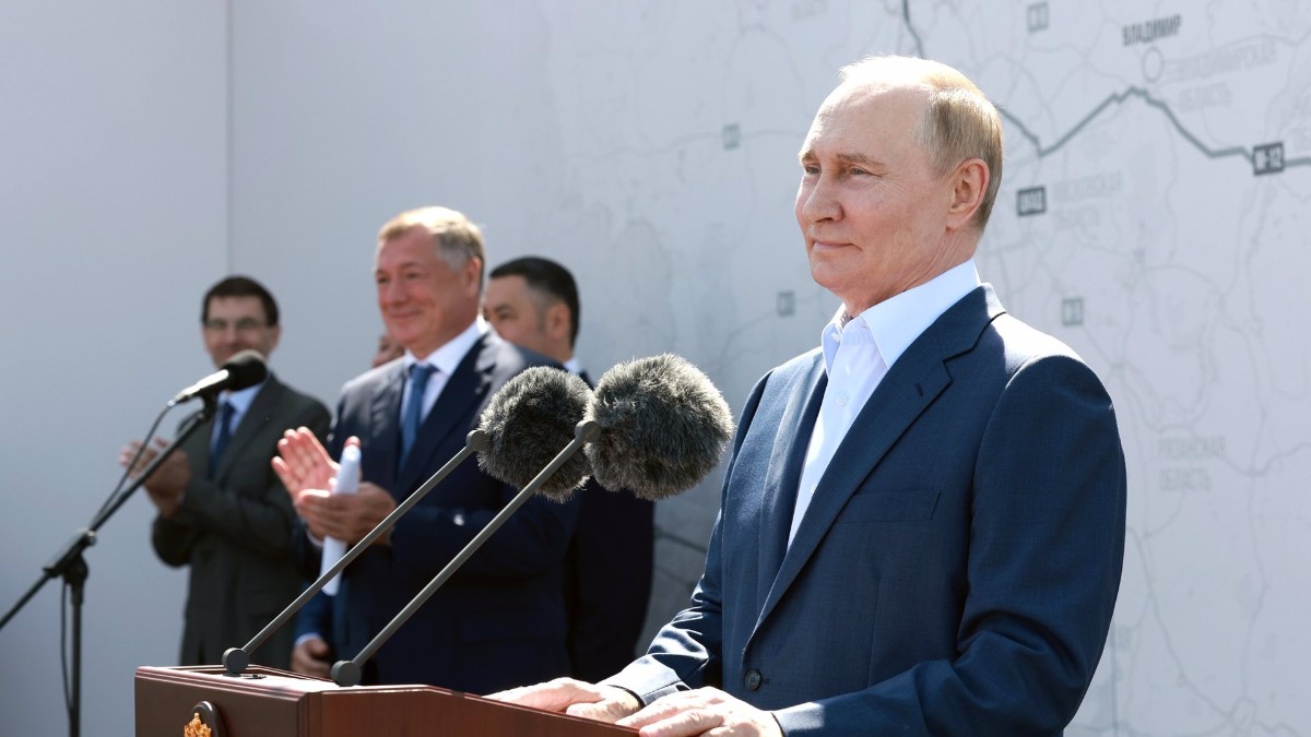 Putin saluda a los presos liberados a su llegada a Moscú, entre ellos a Pablo González