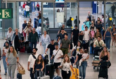 España recibió 11 millones de viajeros aéreos internacionales en julio, un 8,6% más