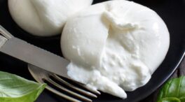 ¿Cuál es la diferencia entre burrata y mozzarella?