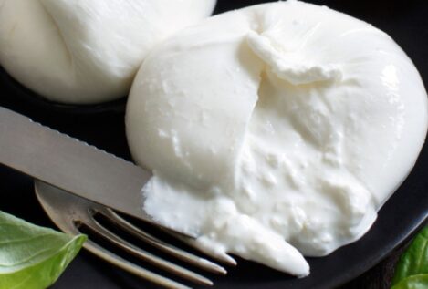 ¿Cuál es la diferencia entre burrata y mozzarella?