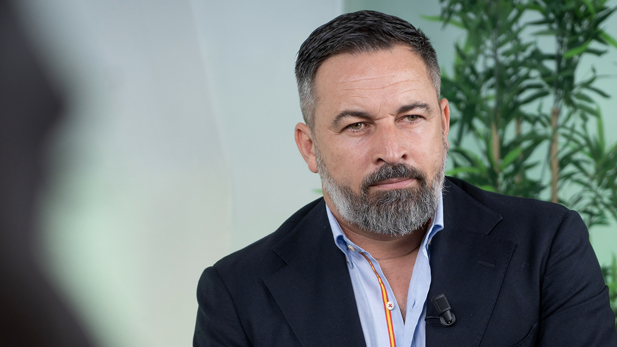 Entrevista a Abascal: «Me sorprende oír a Sánchez hablar de deportaciones tras llamarnos xenófobos»