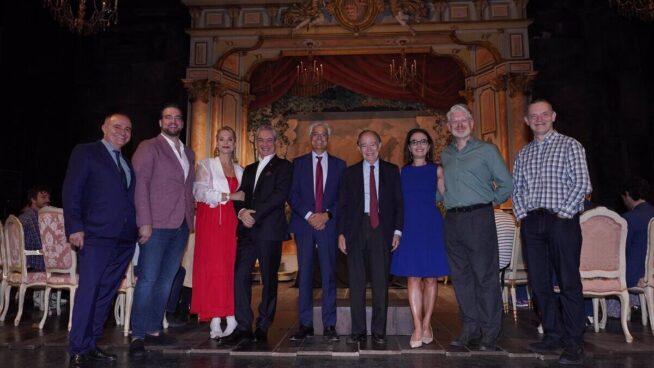 Los Reyes inauguran la temporada del Teatro Real con la ópera 'Adriana Lecouvreur'