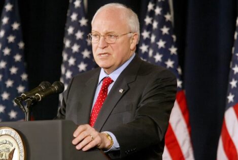 Dick Cheney, vicepresidente de Bush, anuncia que votará a Kamala Harris