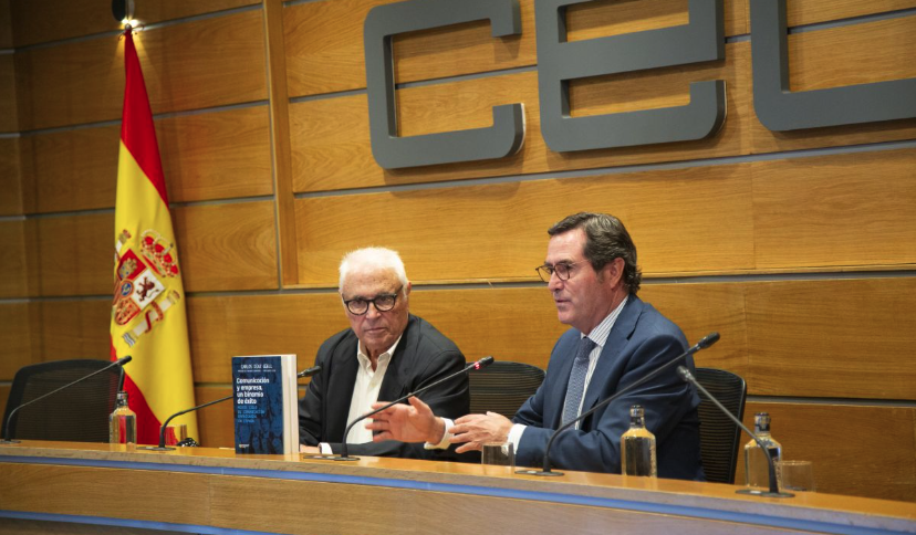 El periodista Carlos Díaz Güell presenta ‘Comunicación y empresa, un binomio de éxito’