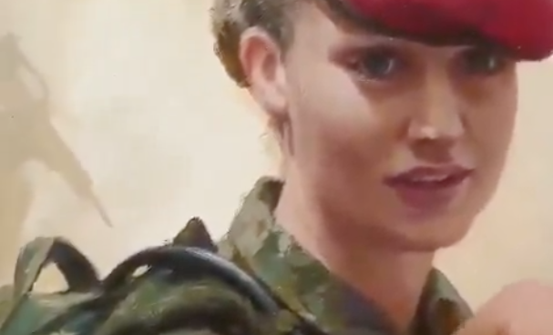 Ferrer-Dalmau pinta a la princesa Leonor de uniforme militar antes de retratar a los 22 reyes