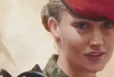 Ferrer-Dalmau pinta a la princesa Leonor de uniforme militar antes de retratar a los 22 reyes