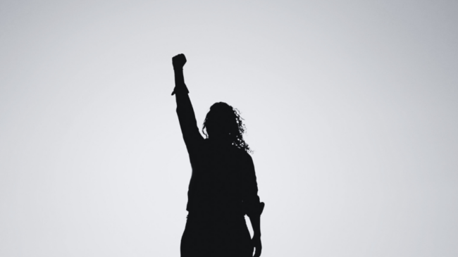 Hablar en público: el superpoder que nadie te enseña pero te urge dominar